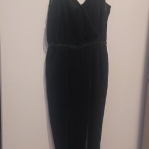 cupcakes & cashmere Black Velvet Midi Dress